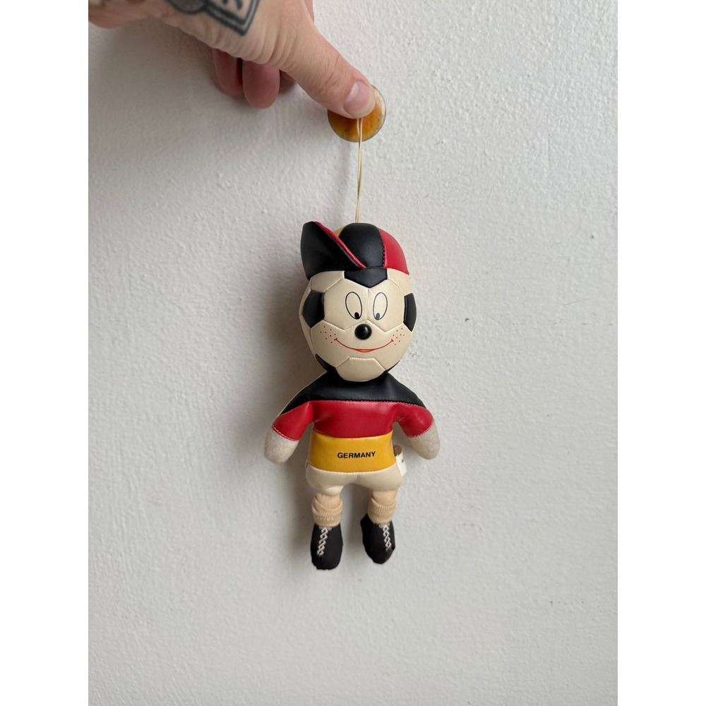 Vintage 1994 World Cup Germany Soccer Mascot Plush Suction Cup Toy USA 94 - Picture 4 of 5